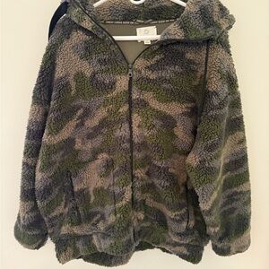 Women’s Camouflage Fleece Jacket